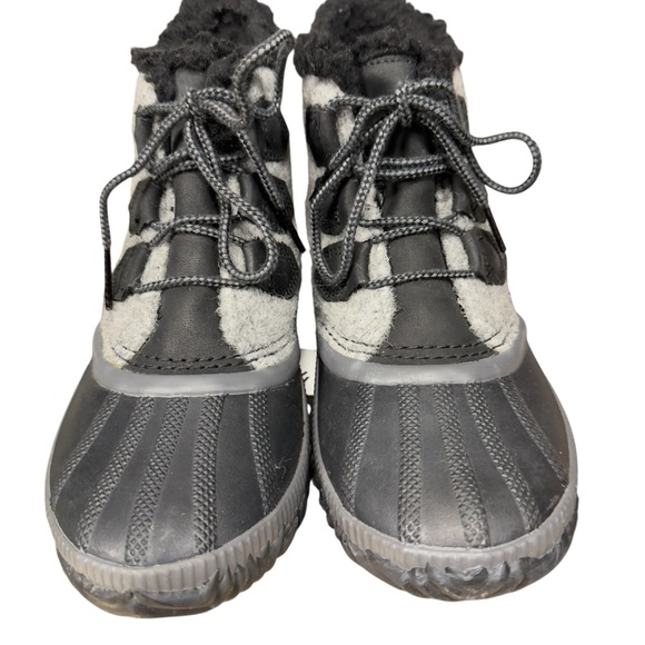 Sorel Black and Gray Women’s Snow Boots - Picture 4 of 5